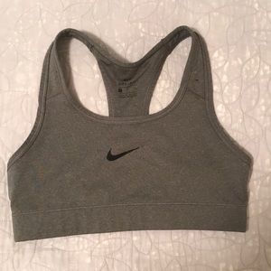 Small gray nike women’s sports bra great condition